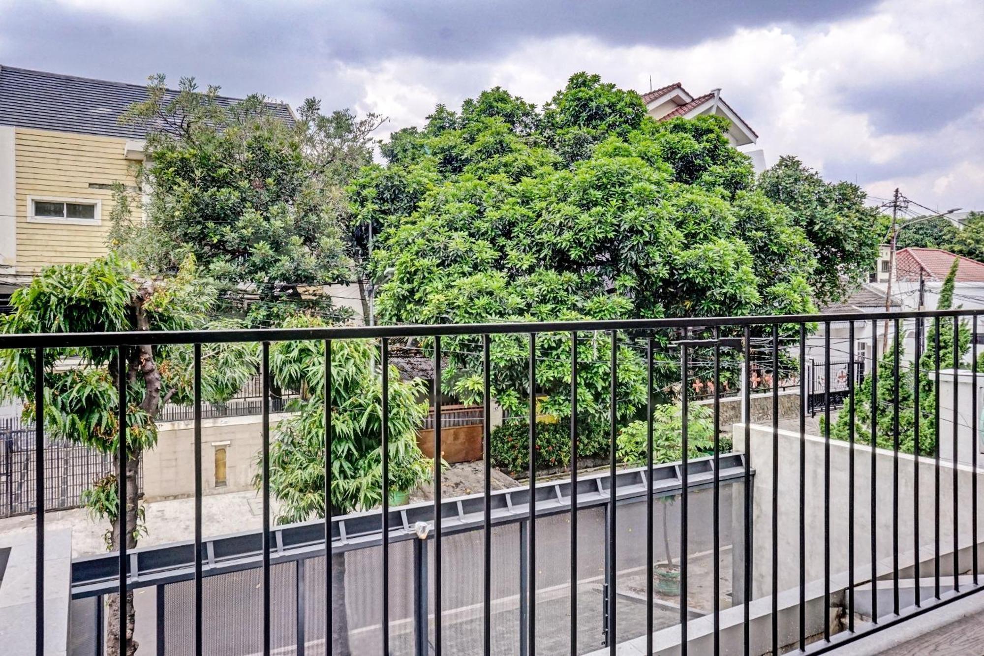 Super Oyo Capital O 90635 Tango Juliet Residence Jakarta Exterior photo